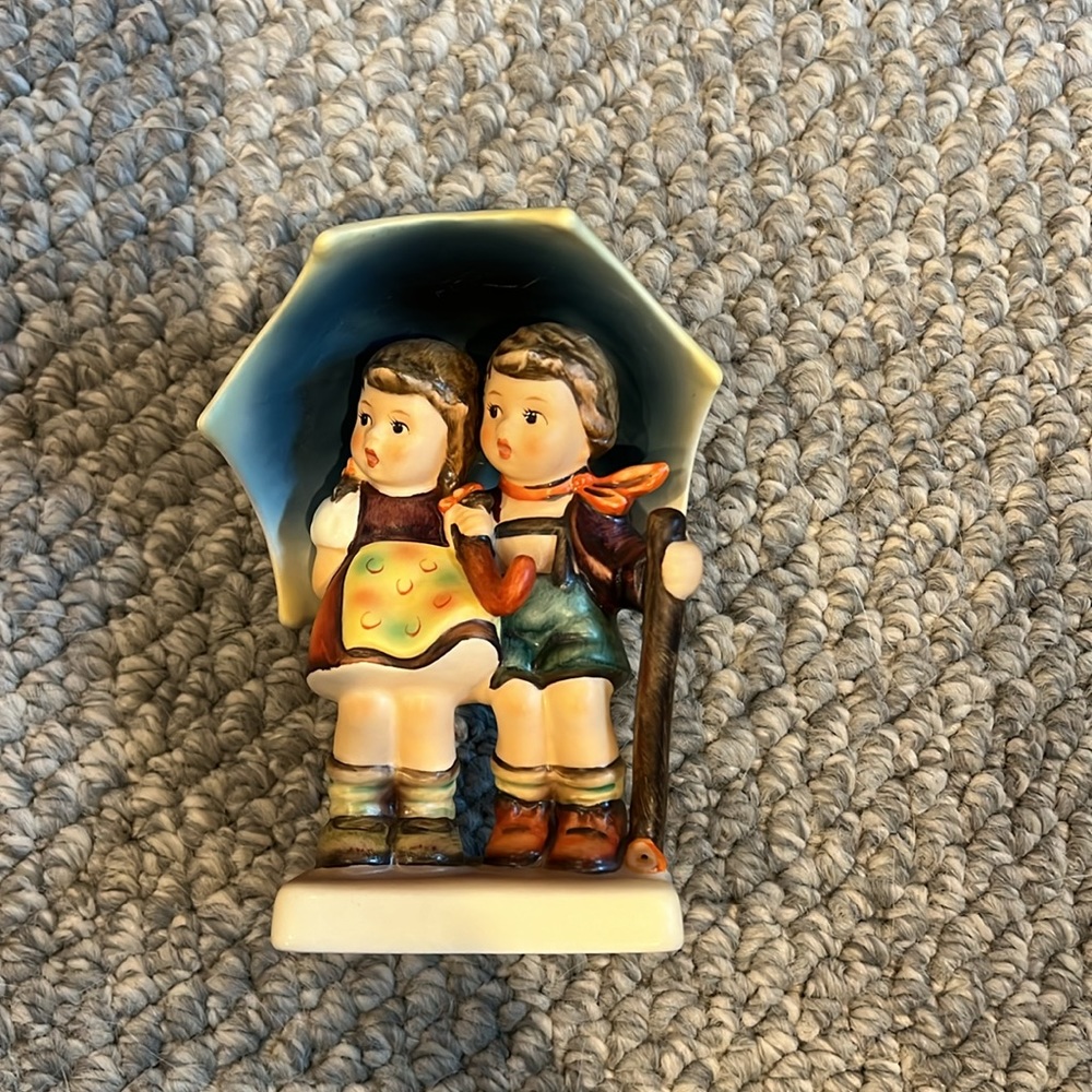 “STORMY WEATHER” figurine GOEBEL HUMMEL (1984)